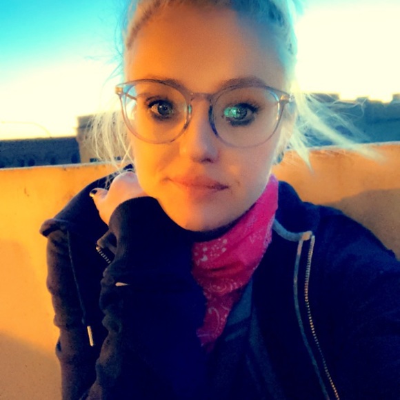 Meet your Posher, Janice - Picture 2 of 11